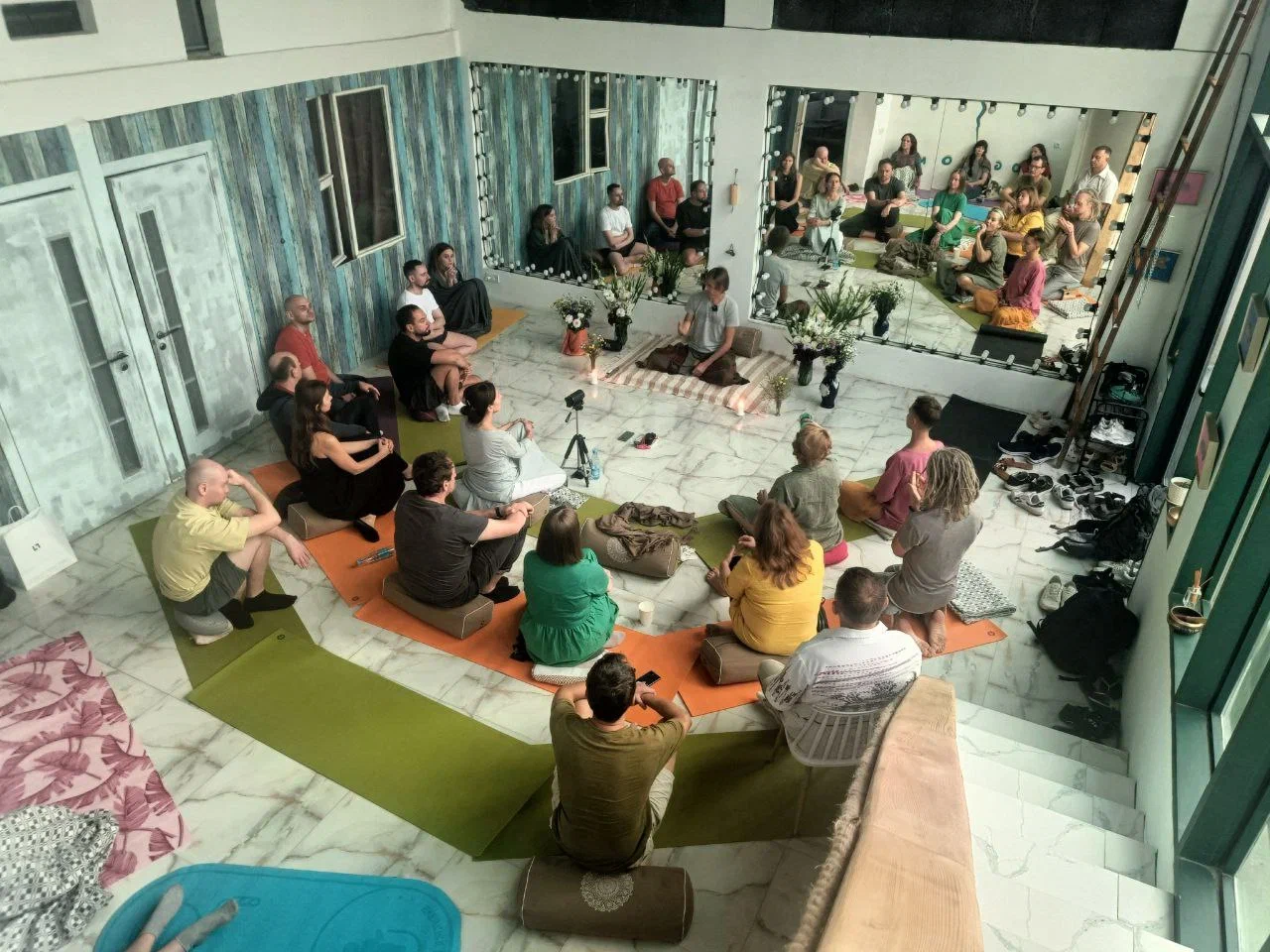 В зале йоги