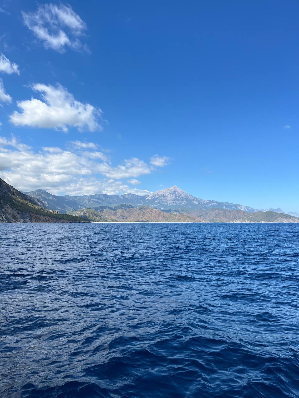 Вид с моря на берег