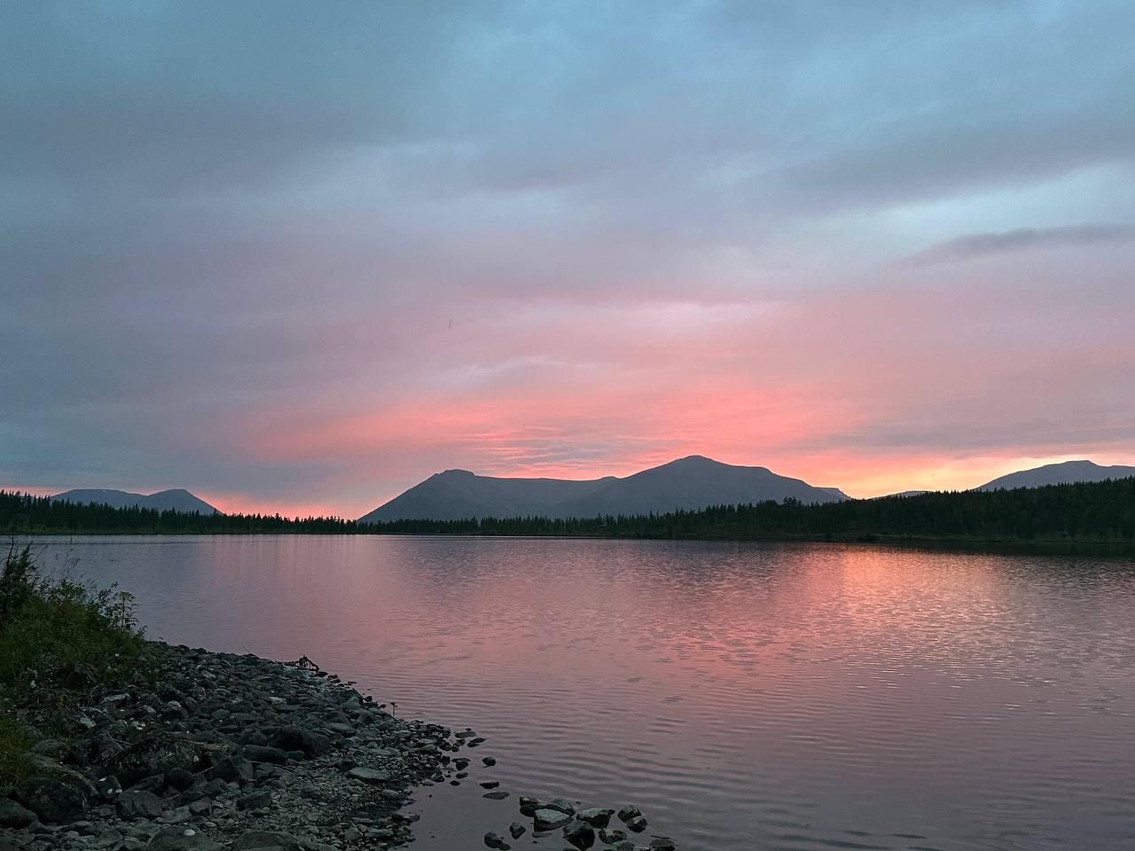 Закат на реке