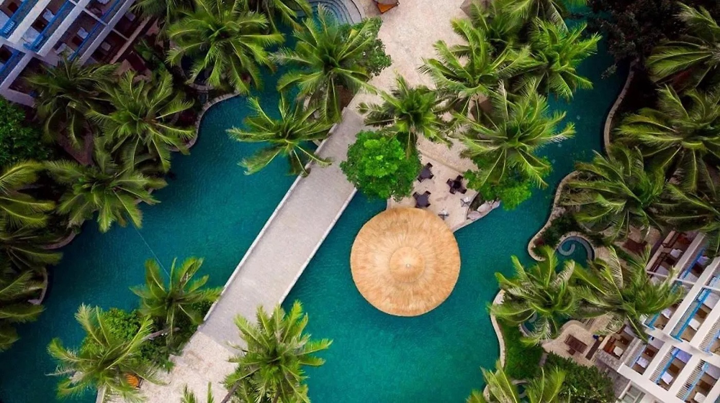 Отель вид сверху