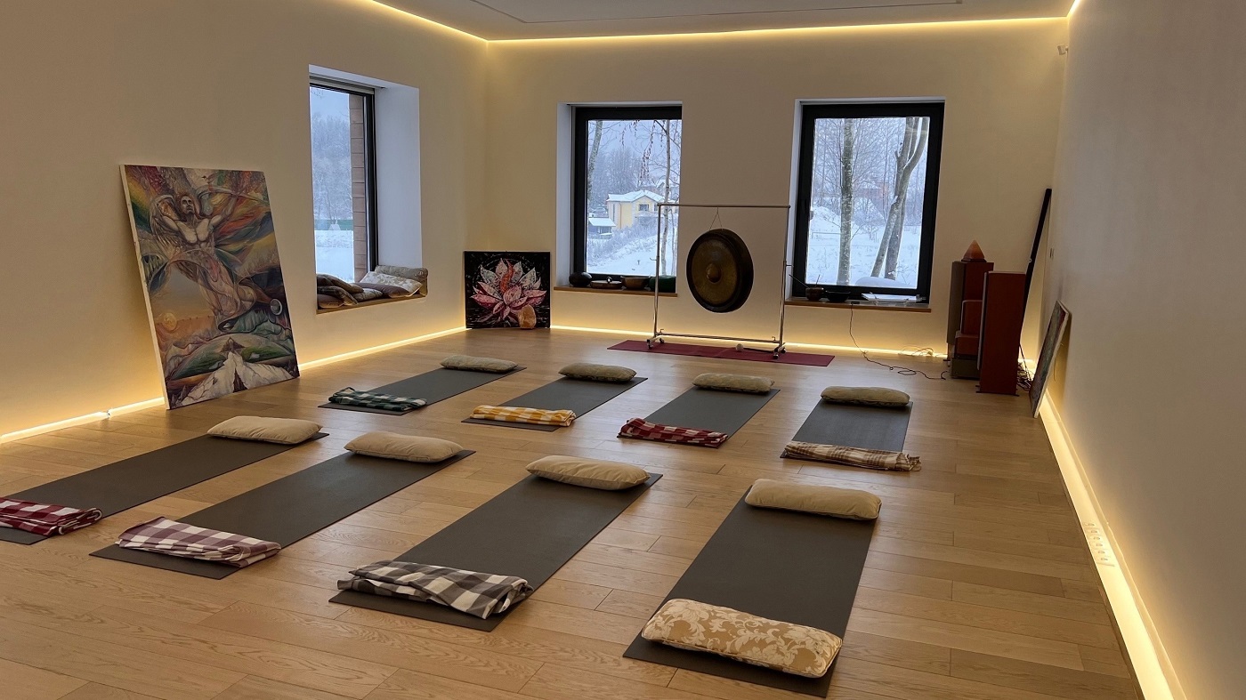 Зал для йоги