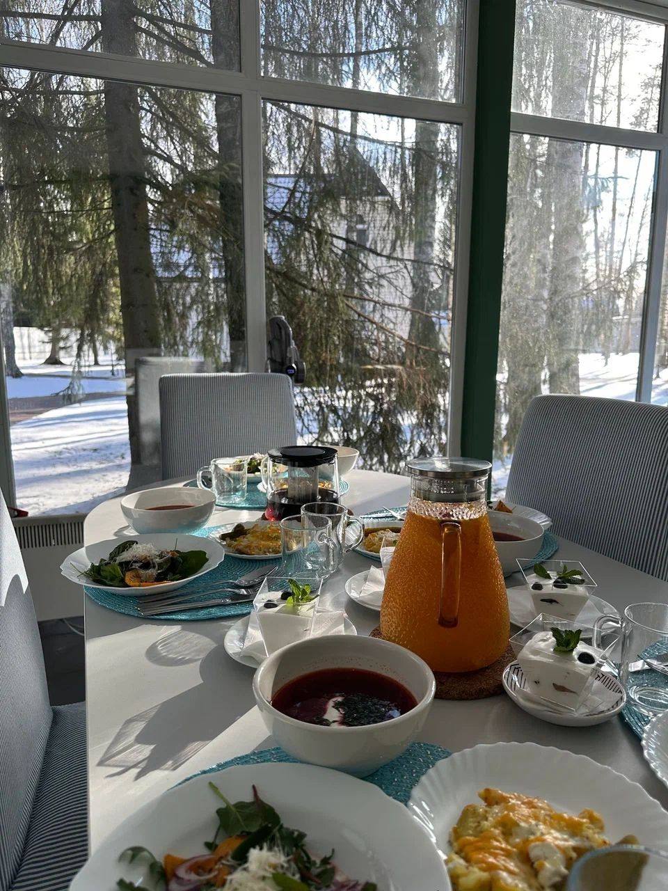 Еда на столе