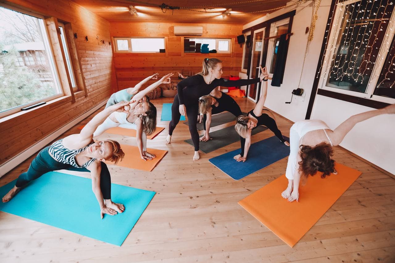 Йога в зале