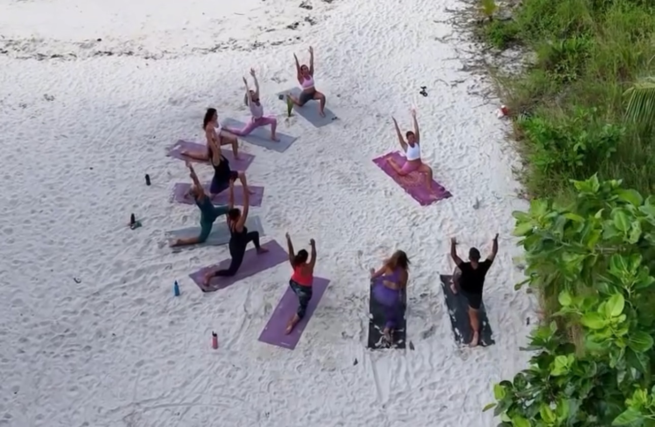 Йога на пляже