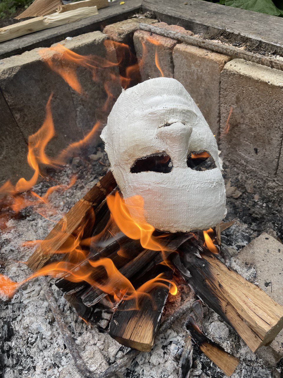 Маска в огне