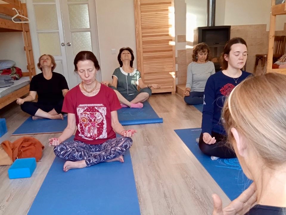 Йога в зале