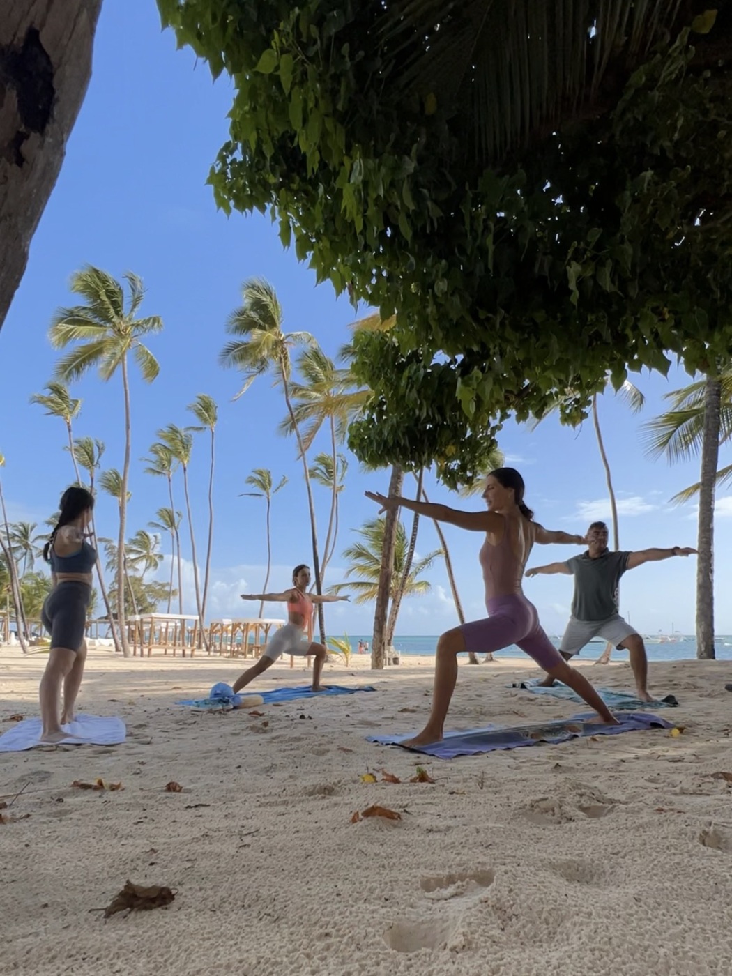 Йога на пляже