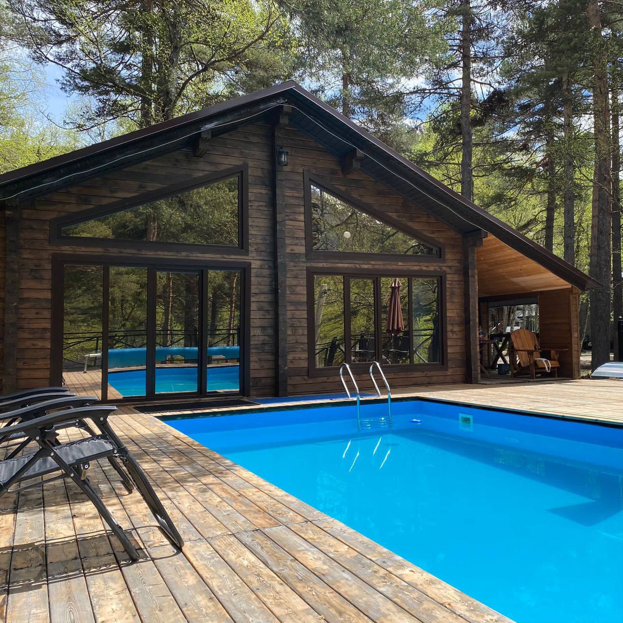 Дом с бассейном