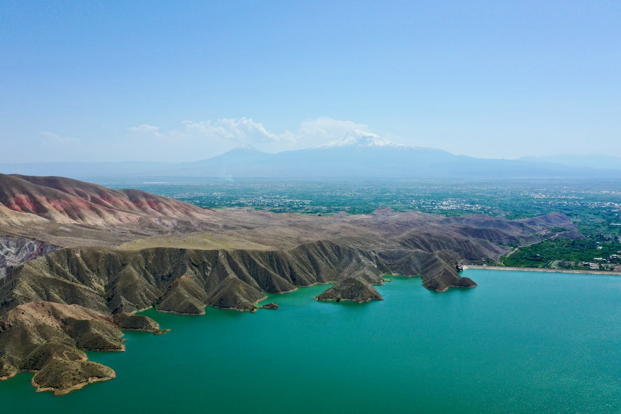 Озеро и горы