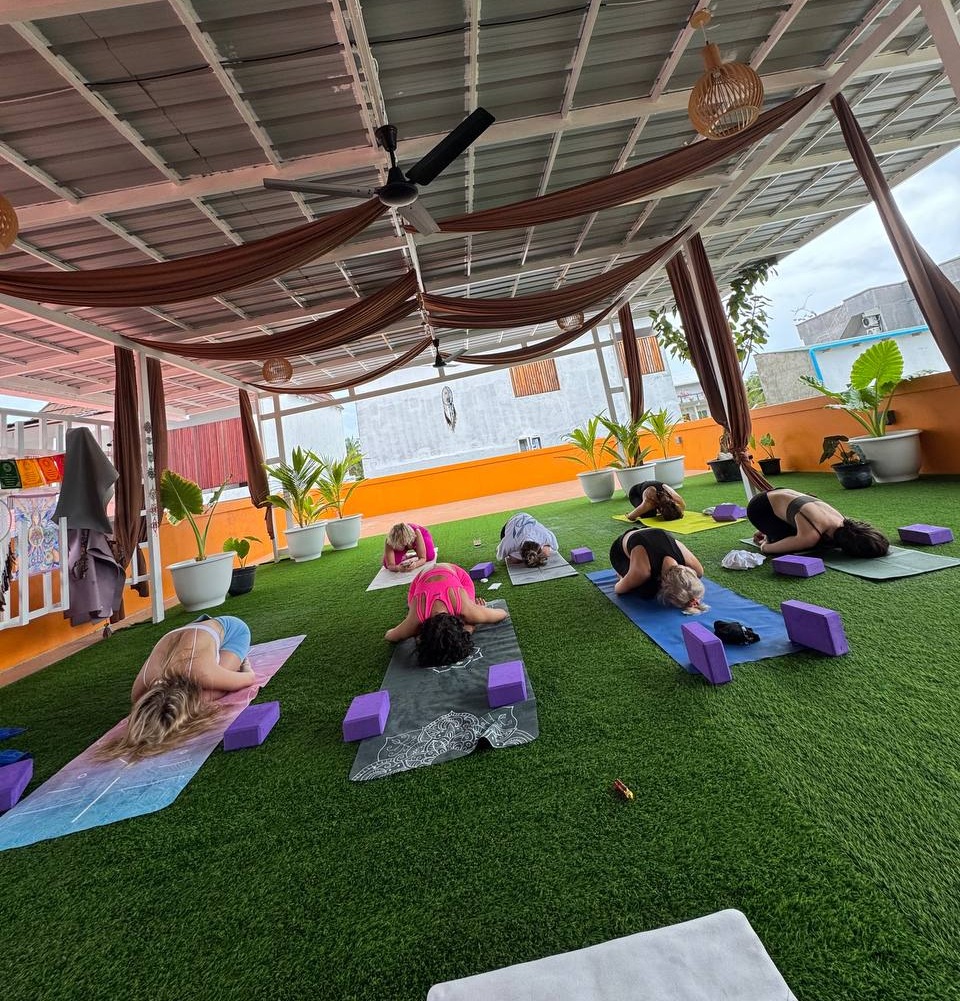 Йога в зале