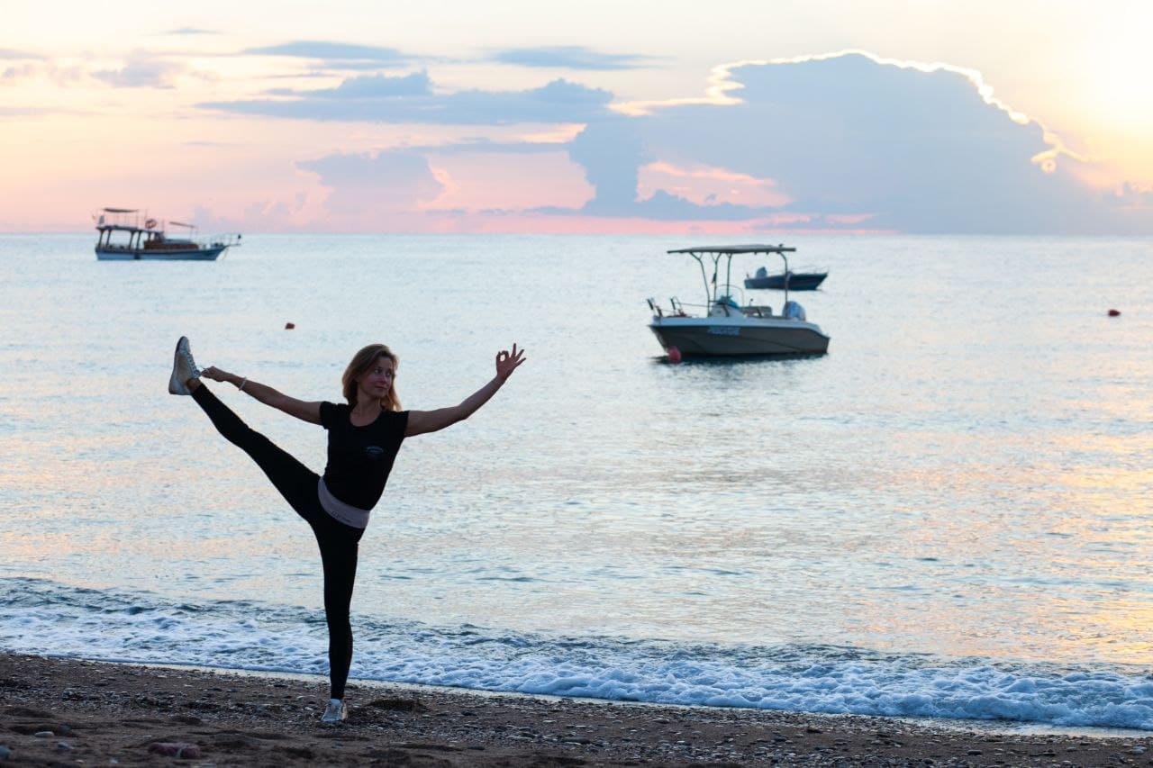 Йога на берегу моря