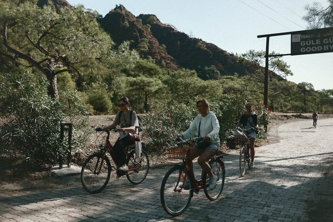 На велосипедах