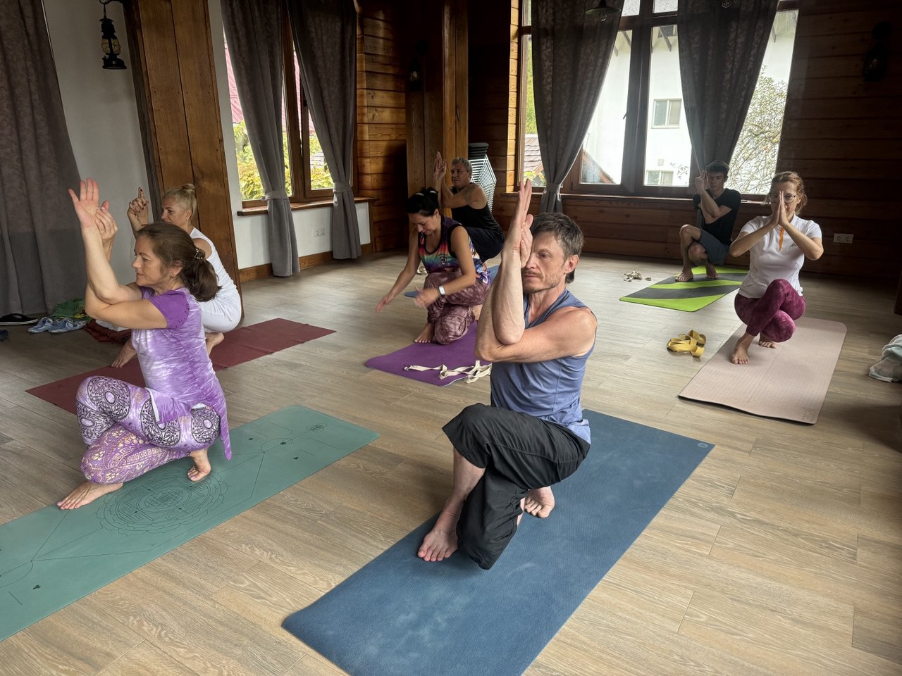 Гарудасана