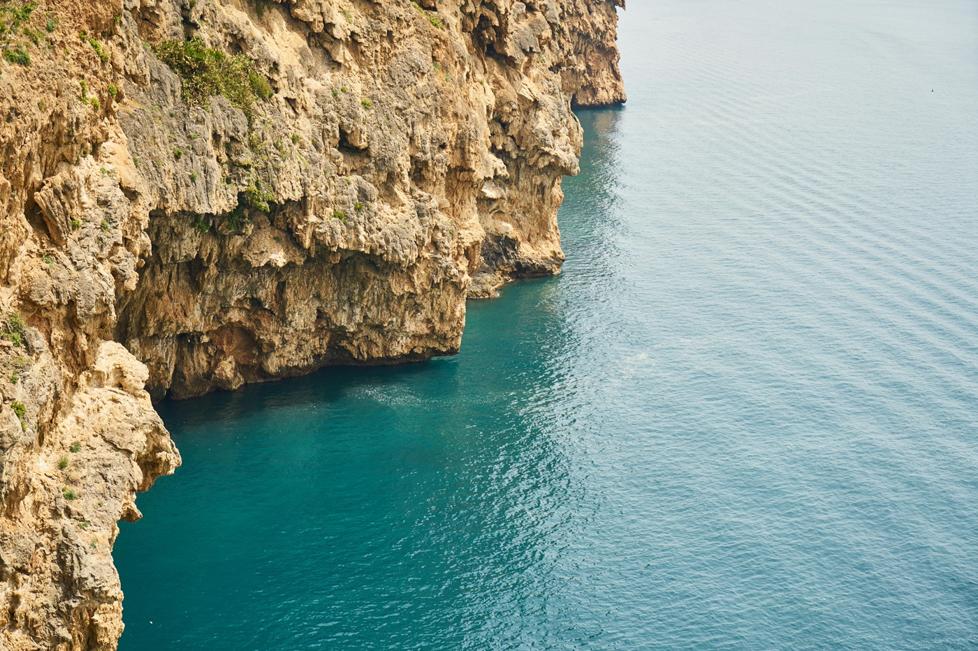 Скалы Чиралы