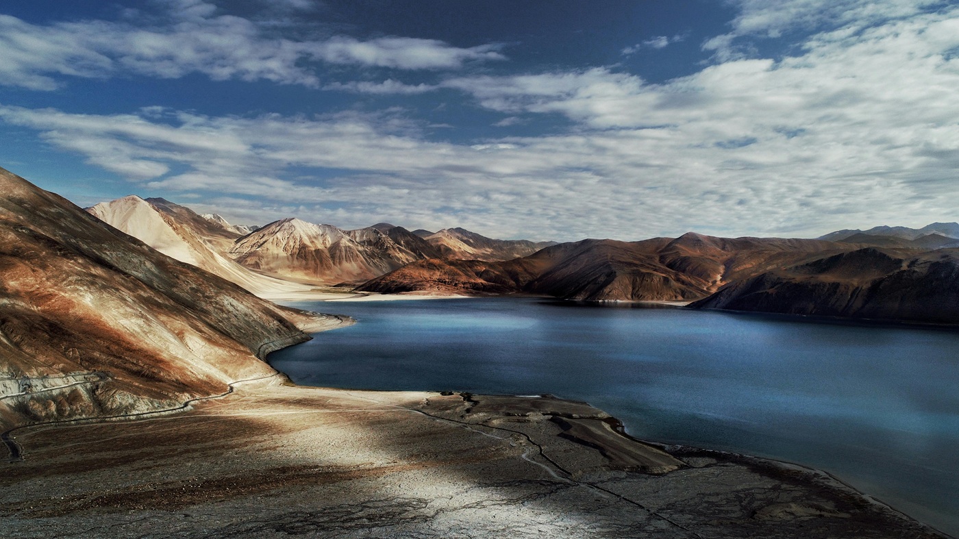 Озеро в Гималаях