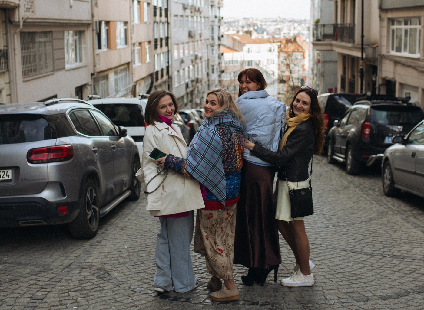 Оглянулись