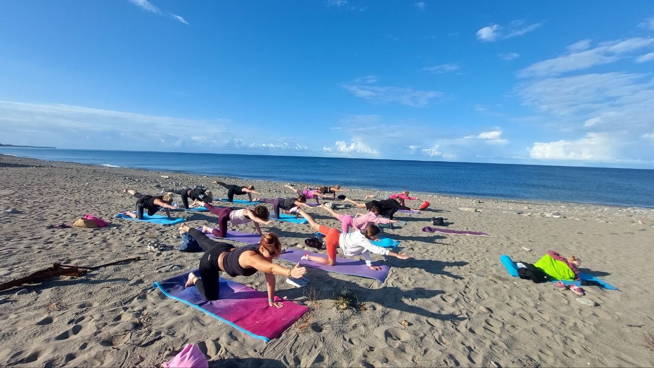 Хатха-йога на пляже