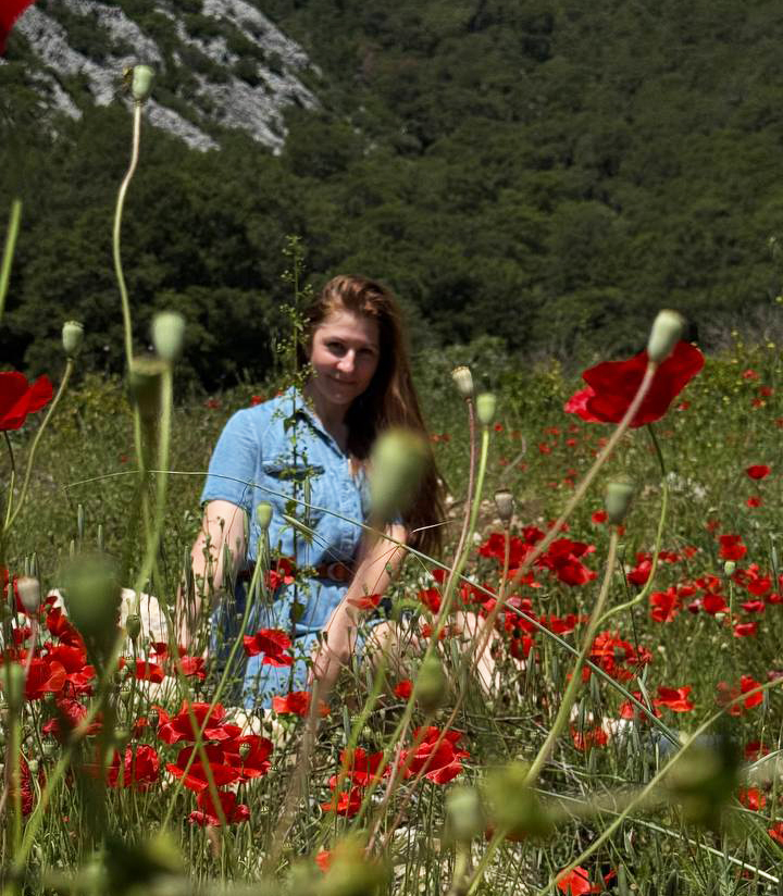 Среди цветов