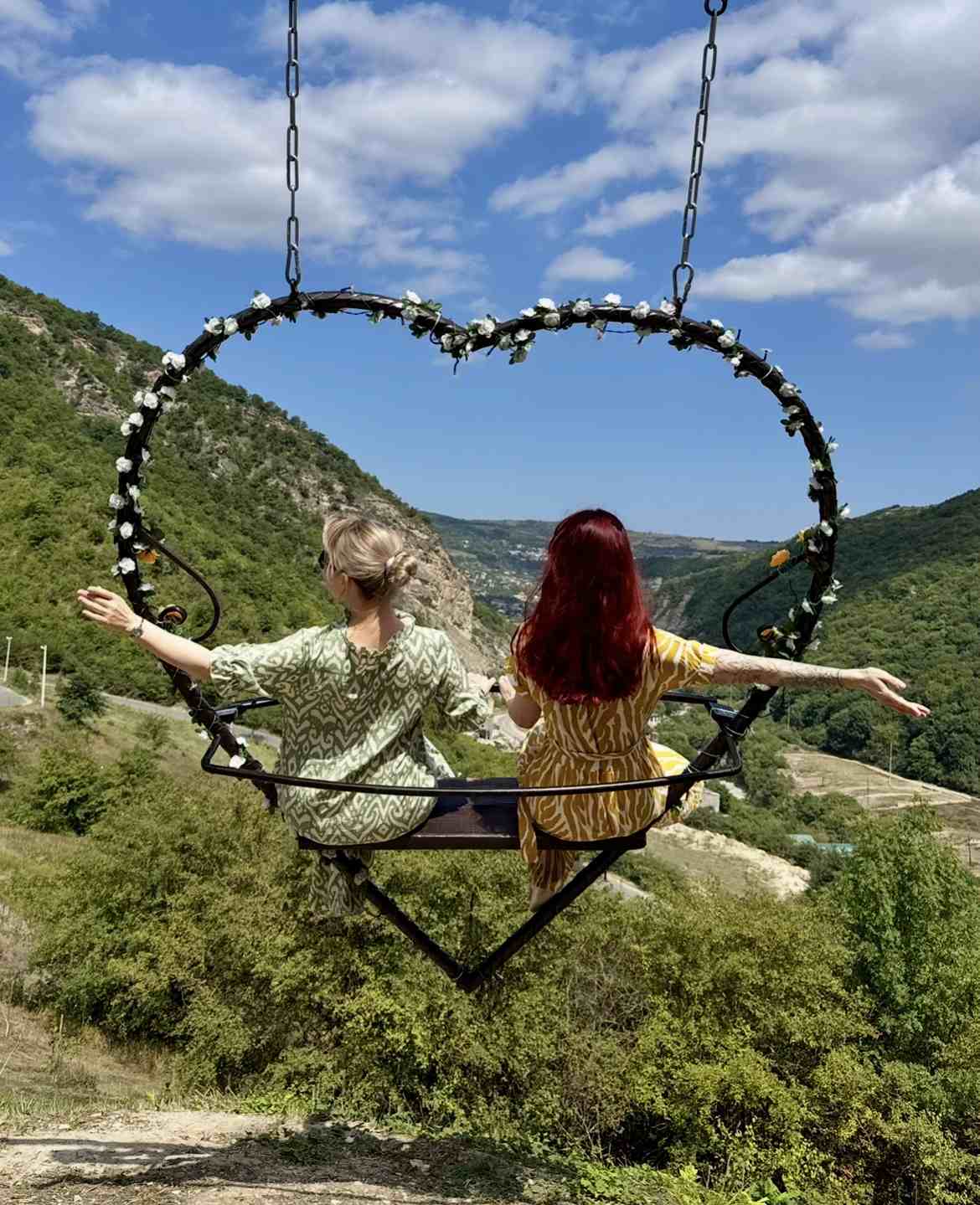 Романтические качели