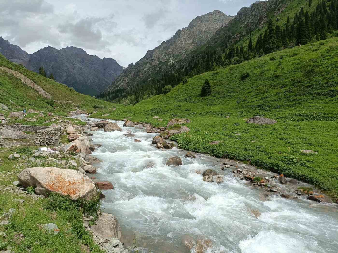 Река