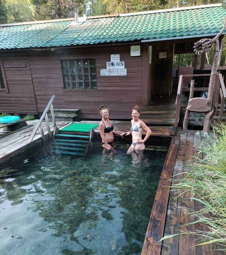 В бассейне